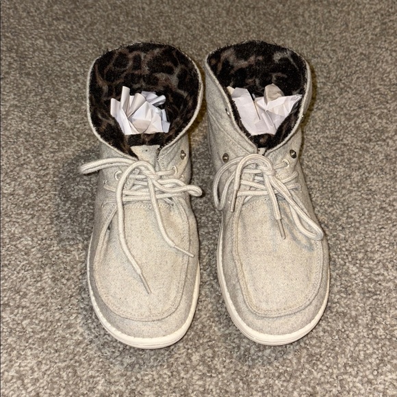 Hey Dude Shoes - Hey Dude Ankle boots with cheetah print inner lining grey base color